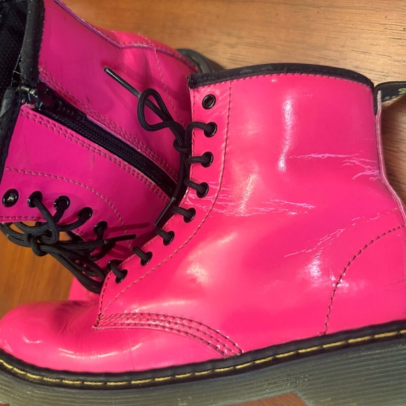 Dr. Martens Doc Martens Air Wair Kids Hot Pink Zipper Boot patent lamper size 3 - Picture 11 of 12